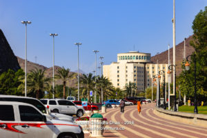 Khor Fakkan, UAE: Streetside view, Hotel Oceanic on the Beach