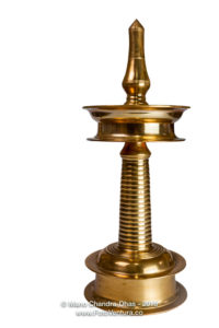 India - Traditional bronze oil-lamp from the South © Devasahayam Chandra Dhas