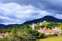 Guatavita, Colombia: Looking over terracota tiled roofs, towards the Andes