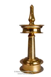 India - Traditional bronze oil-lamp from the South © Devasahayam Chandra Dhas