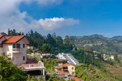 Kodaikanal, Tamil Nadu, India - Rare View Of The Pillar Rocks Without The Usual Cover Of Mist And Fog